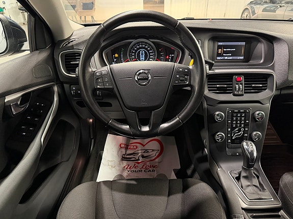 Volvo V40 12 of 27