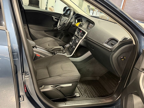Volvo V40 24 of 27