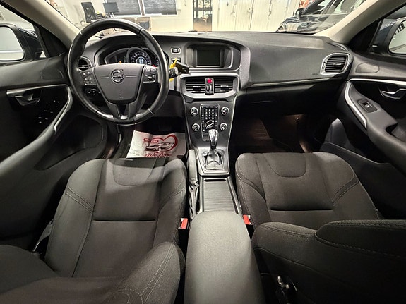 Volvo V40 11 of 27