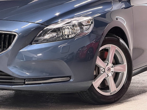 Volvo V40 8 of 27