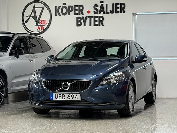 Volvo V40 2 of 27