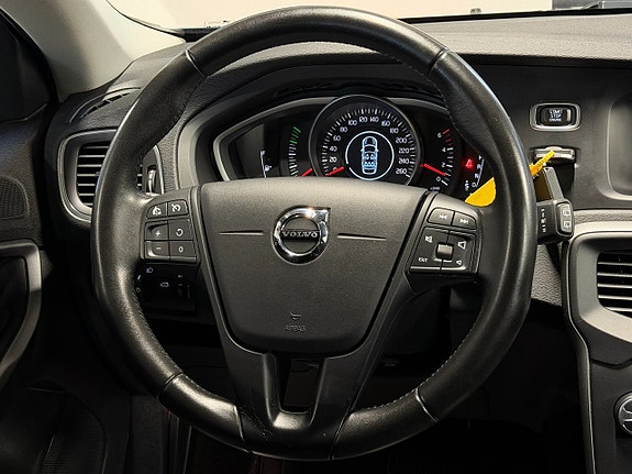 Volvo V40 13 of 27