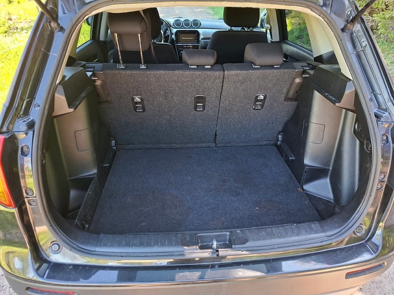 Suzuki Vitara 2 of 5