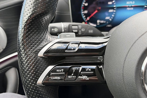 Mercedes-Benz E220 8 of 30