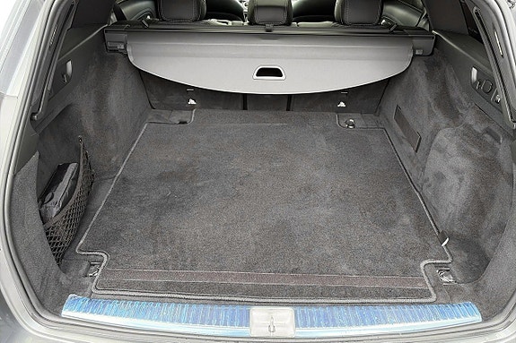Mercedes-Benz E220 28 of 30