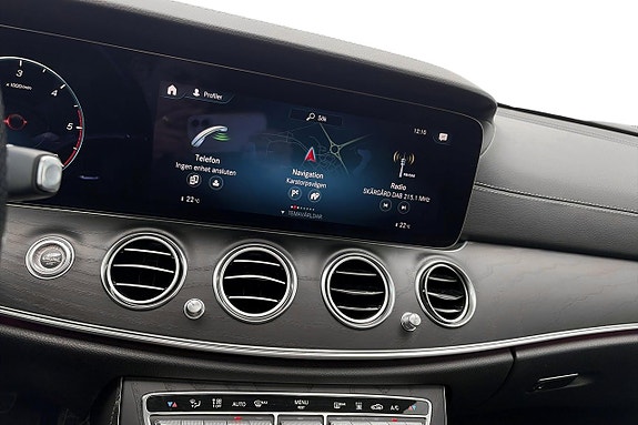 Mercedes-Benz E220 12 of 30