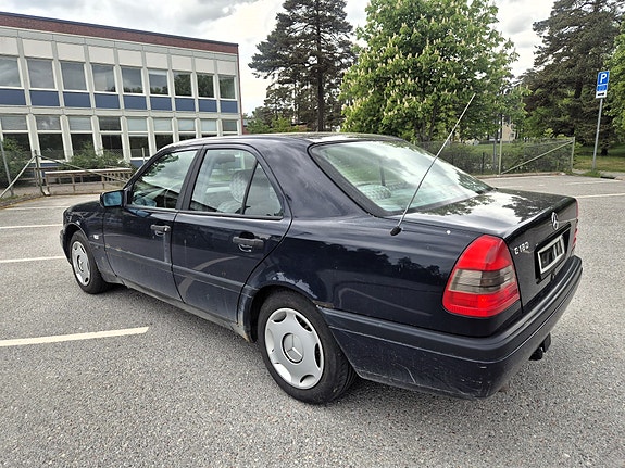 Mercedes-Benz C180 3 of 7