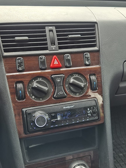 Mercedes-Benz C180 6 of 7