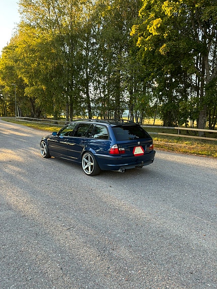 BMW 330d 3 of 8