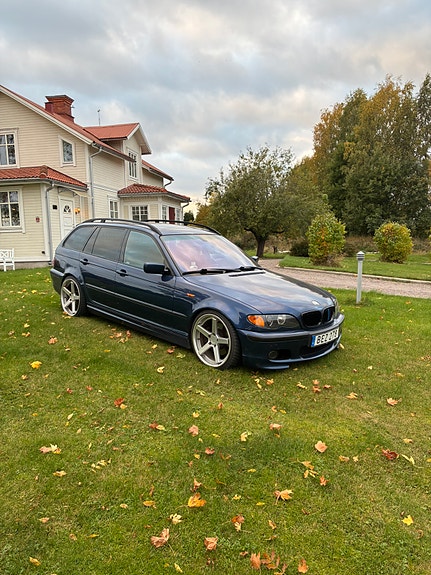 BMW 330d 4 of 8