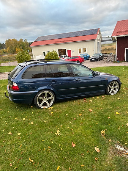 BMW 330d 2 of 8