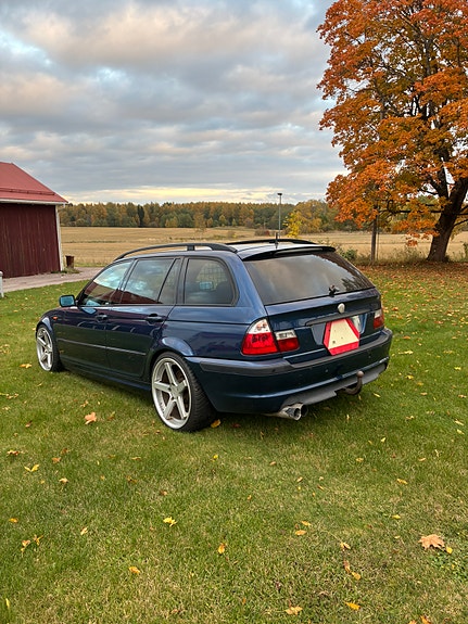 BMW 330d 3 of 8