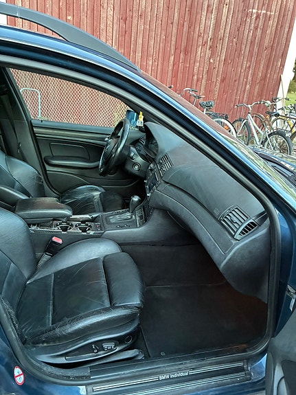 BMW 330d 6 of 8