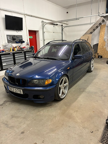 BMW 330d 4 of 8