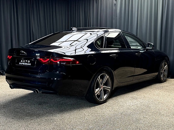 Jaguar XF 11 of 30