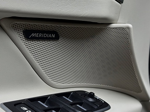 Jaguar XF 16 of 30