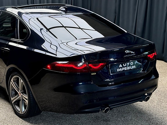 Jaguar XF 12 of 30