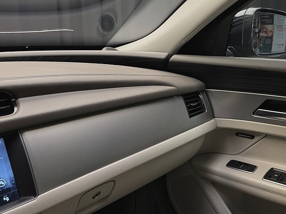 Jaguar XF 28 of 30