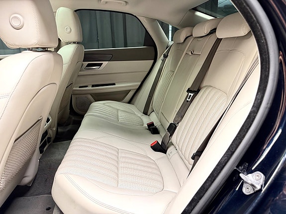 Jaguar XF 23 of 30