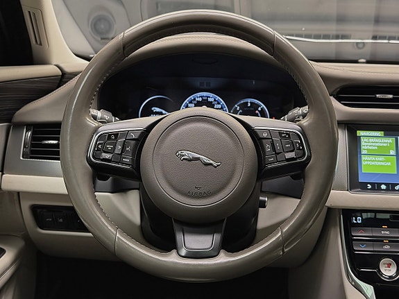 Jaguar XF 26 of 30