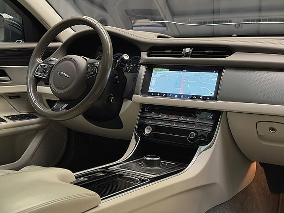 Jaguar XF 25 of 30