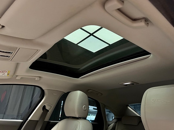 Jaguar XF 22 of 30