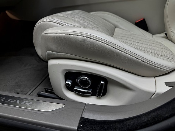 Jaguar XF 20 of 30