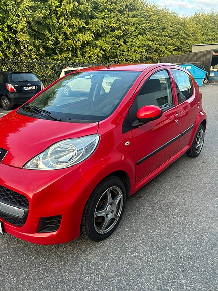 Peugeot 107 3 of 10