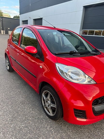 Peugeot 107 2 of 10