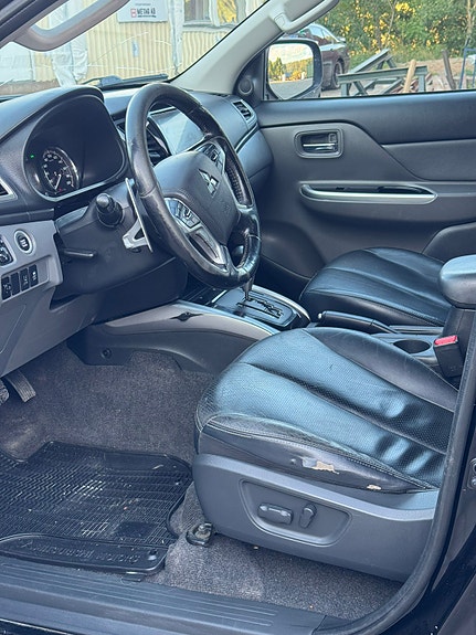 Mitsubishi L200 3 of 6