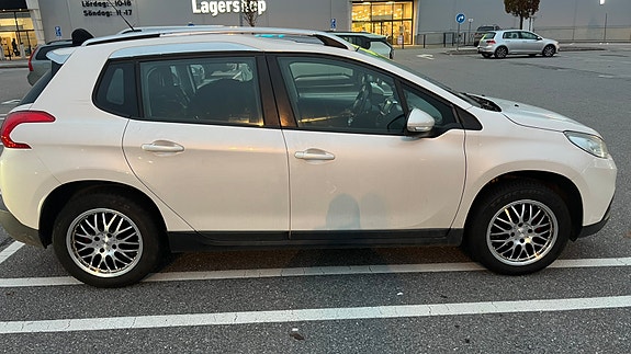Peugeot 2008 2 of 8