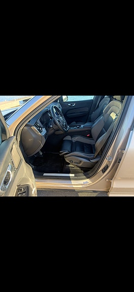 Volvo XC60 5 of 9