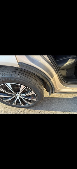 Volvo XC60 2 of 9