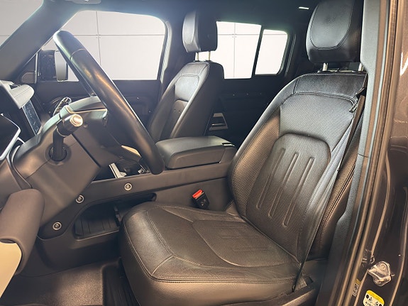 Land Rover Defender 90 10 of 28