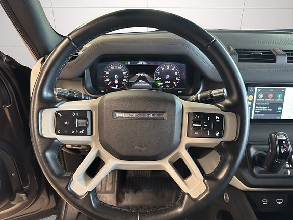 Land Rover Defender 90 22 of 28