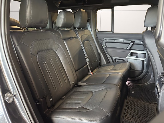 Land Rover Defender 90 13 of 28