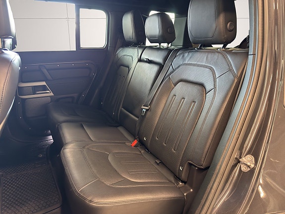 Land Rover Defender 90 14 of 28