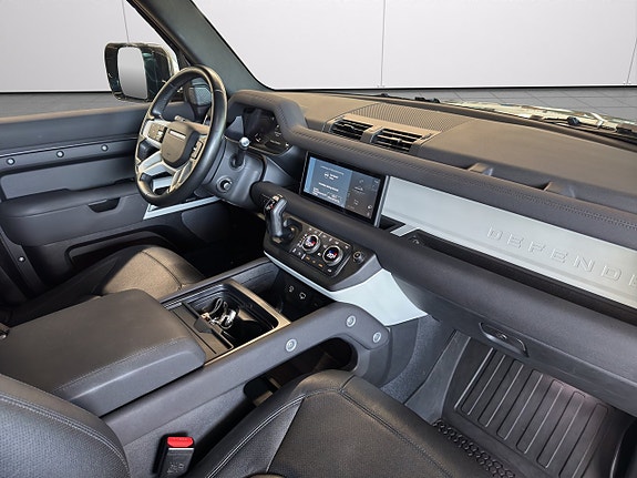 Land Rover Defender 90 12 of 28