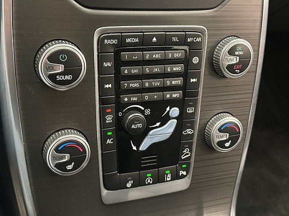Volvo XC70 26 of 30