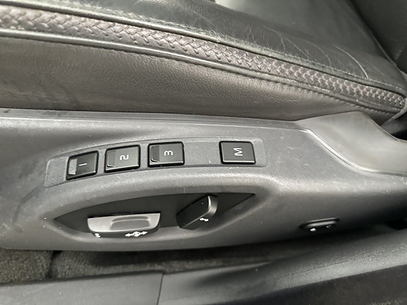 Volvo XC70 13 of 30