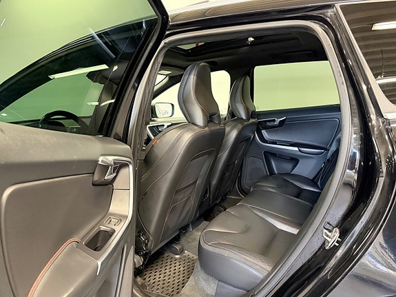 Volvo XC60 8 of 15