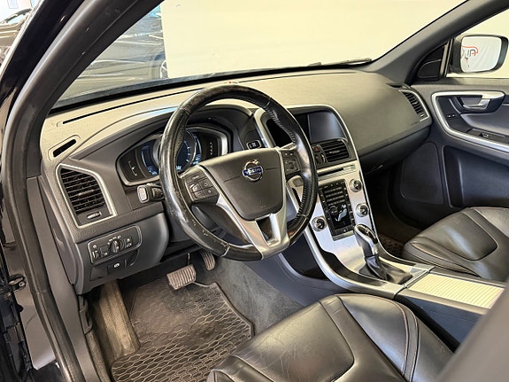 Volvo XC60 7 of 15