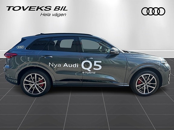 Audi Q5 2 of 13