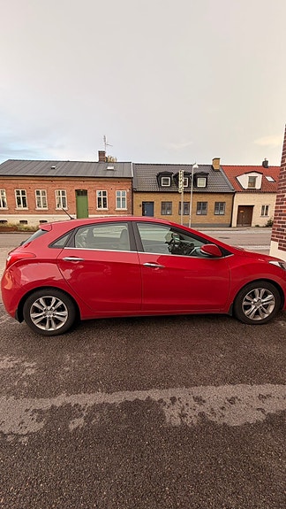 Hyundai i30 2 of 13