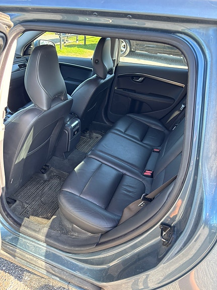 Volvo V70 3 of 7