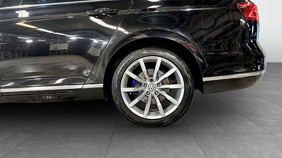 Volkswagen Passat 7 of 22