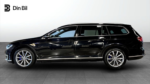 Volkswagen Passat 3 of 22