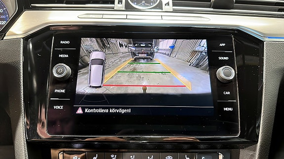 Volkswagen Passat 18 of 22