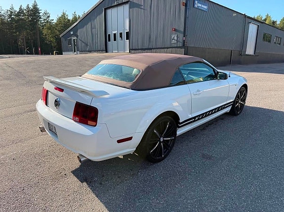 Ford Mustang 15 of 29