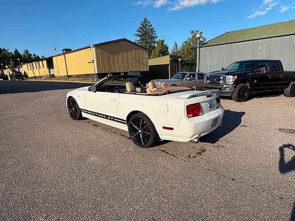 Ford Mustang 9 of 29